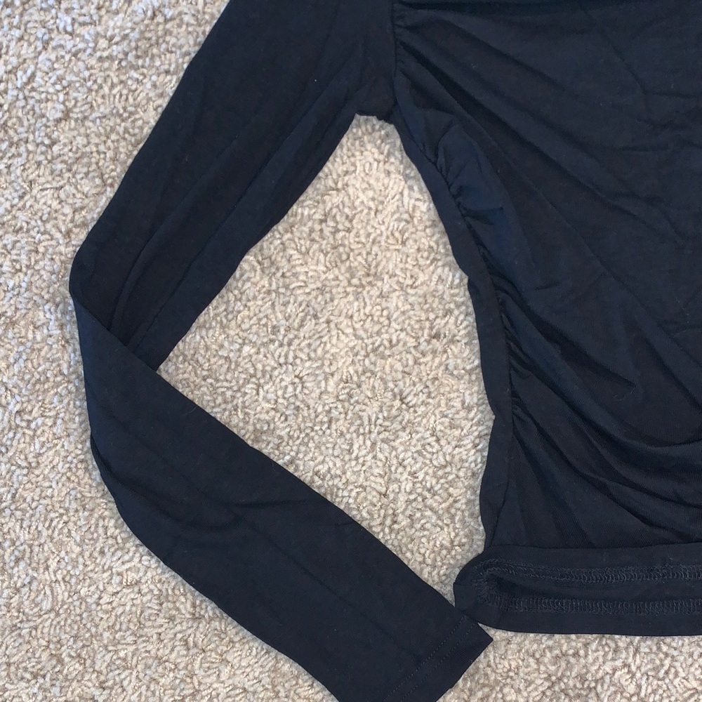 NWT Women's Black Off The Shoulder Long Sleeve Form Fitting Ruched Top XS - Picture 5 of 10